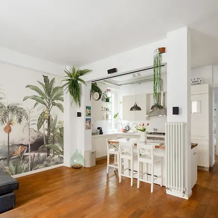 Botanical Close Vatican Apartment *