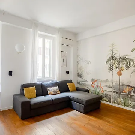 Botanical Close Vatican Apartment *