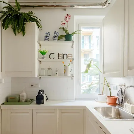 Botanical Close Vatican Apartment *
